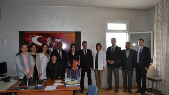 Gençlerden Ecdada Mektup yarışmasında Hasan Ferdi Turgutlu Ortaokulu 8. Sınıf öğrencisi Zeynep Bahar KARADUMAN Manisa il birincisi oldu.