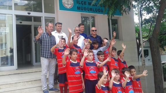 İlçemiz Şadi Turgutlu Spor Kulübü Milli Eğitim Eğitim Müdürümüz Mehmet ÖLMEZ´i makamında ziyaret ettiler.