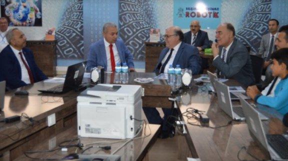 Turgutlu kodlama atölyesini Sayın Müsteşar Yardımcısı Doç.Dr. Mustafa Hilmi Çolakoğlu ziyaret etti