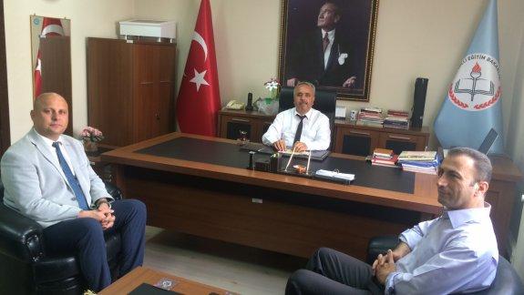 Turgutlu Kaymakamlığı Yazı İşleri Müdürü Osman GENÇOĞLU ve Kaymakamlık personeli Serkan TEZEL İlçe Milli Eğitim Müdürü Mehmet ÖLMEZ´i ziyaret etti