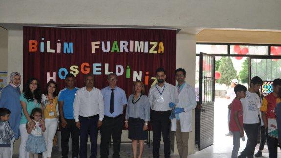 İlçe Milli Eğitim Müdürü Mehmet ÖLMEZ  Hasan Üzmez Ortaokulu bilim Fuarına katıldı.
