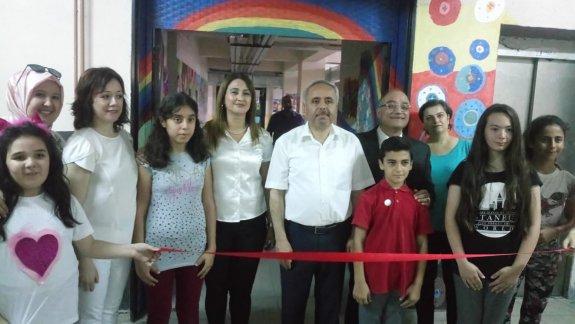 İlçe Milli Eğitim Müdürümüz Mehmet ÖLMEZ 19 Mayıs Ortaokulu yılsonu  sergisine katıldı.