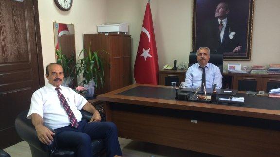 Turgutlu Vergi Dairesi Müdürü Adem BOLAT ilçe Milli Eğitim Müdürümüz Mehmet ÖLMEZ´e nezaket ziyaretinde bulundu.