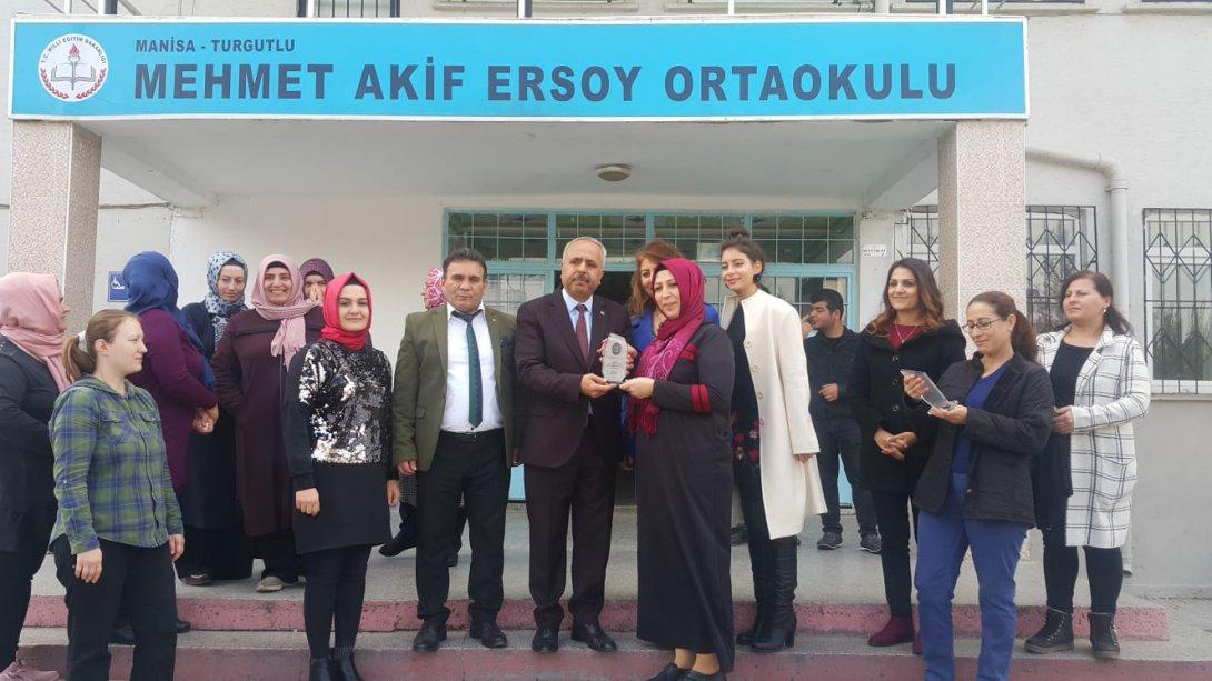 İlçe Milli Eğitim Müdürümüz Mehmet ÖLMEZ M.Akif Ersoy Ortaokulunda plaket törenine katıldı
