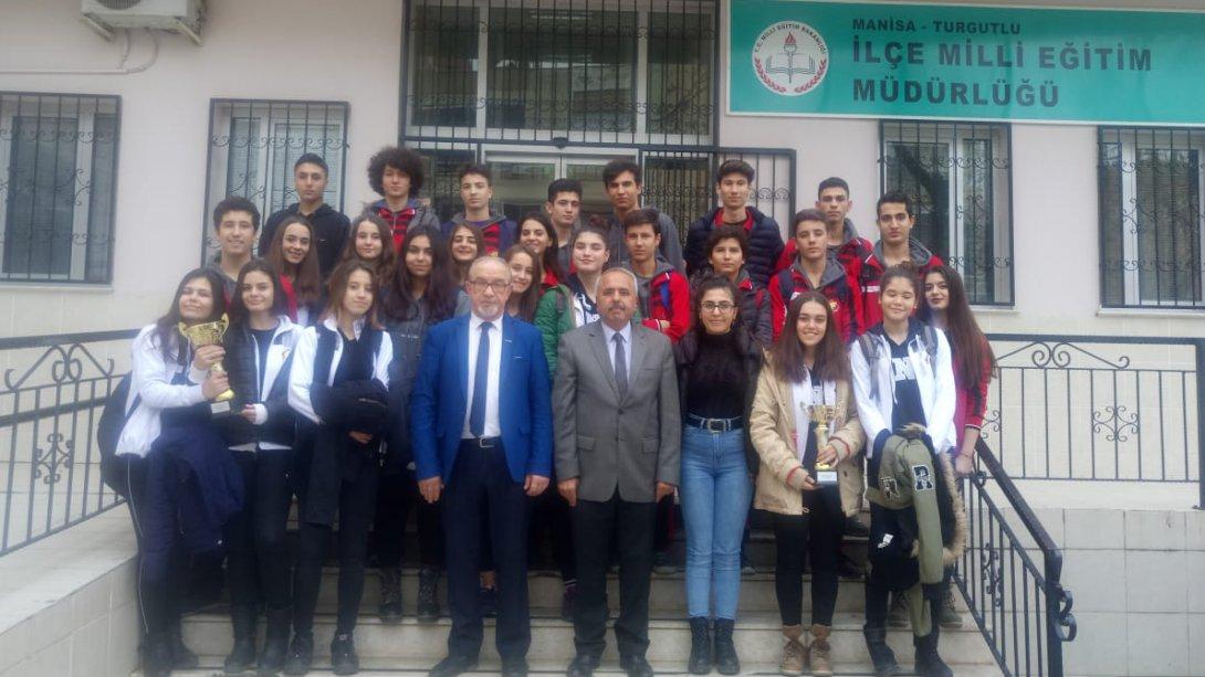 Özel Final Temel Lisesi Öğrencileri İlçe Milli Eğitim Müdürümüz Mehmet ÖLMEZ´i ziyaret ettiler. 