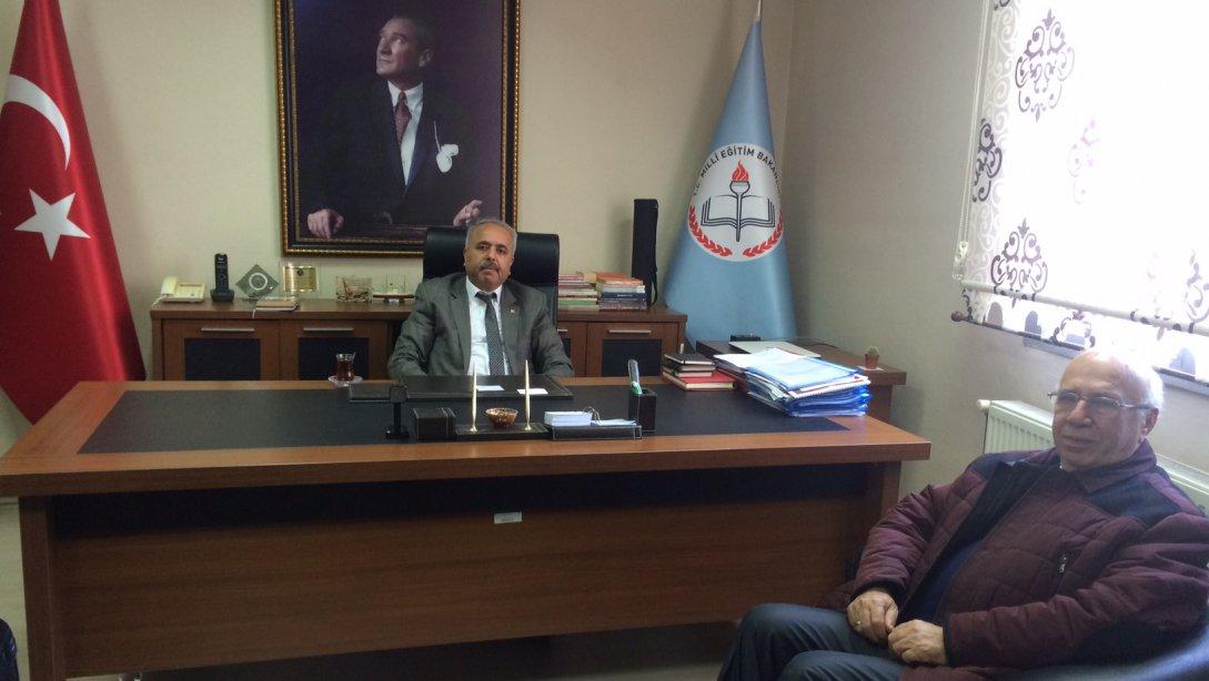 1998-2003 yılları arasında Turgutlu İlçe Milli Eğitim Müdürü olarak görev yapan emekli müdürümüz Hayrettin SEYHAN, İlçe Milli Eğitim Müdürümüz Mehmet ÖLMEZ´i ziyaret etti 
