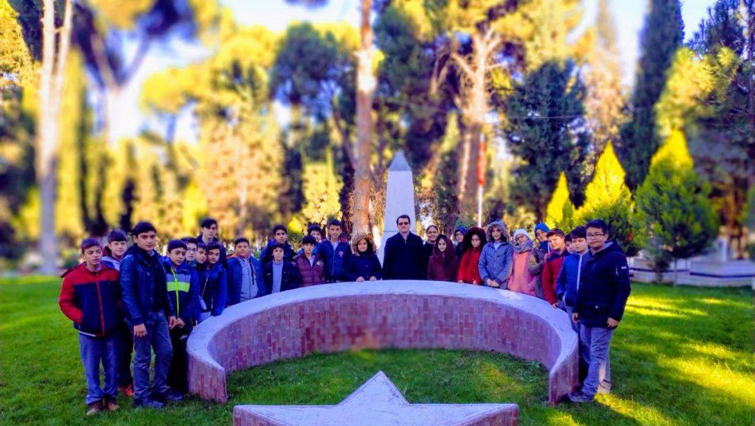 Şadi Turgutlu Ortaokulu Öğrencilerinden Şehitliğe ziyaret