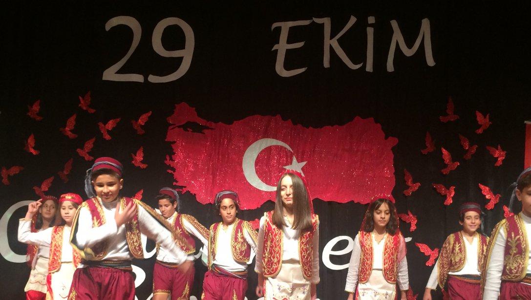 Türkiye Cumhuriyeti'nin Kuruluşunun 96. Yıldönümü İlçemizde Büyük Coşku Ve Heyecan İçerisinde Kutlandı