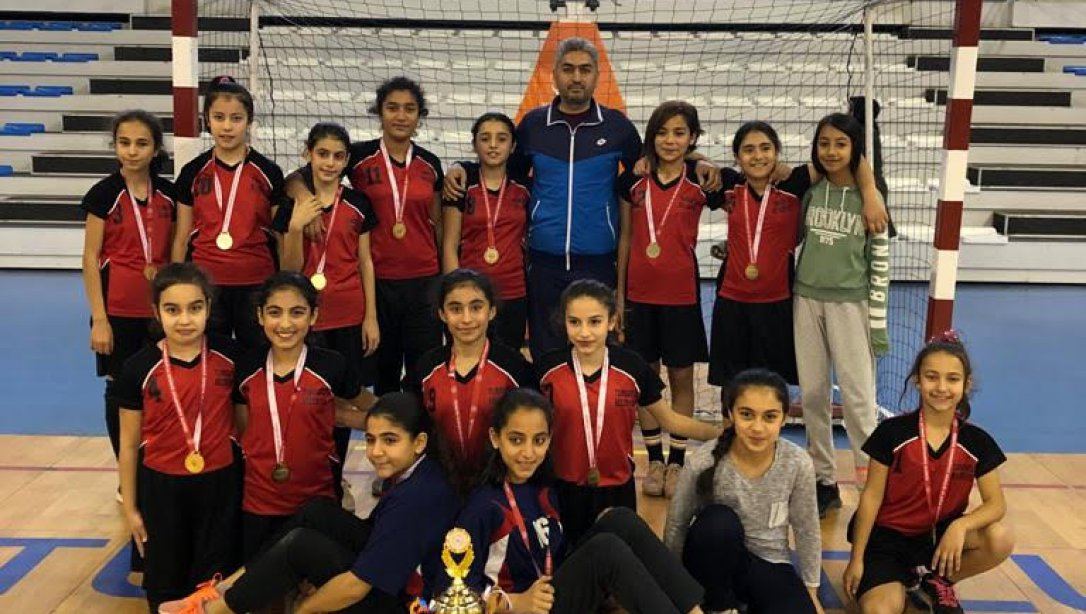 2019/2020 Egitim-Ögretim yılı hentbol küçük kızlar kategorisinde Mehmet Akif Ersoy Ortaokulu il birincisi olmuştur. 16 Nisan 2020 tarihinde Çanakkale de yapilacak olanTurkiye birinciligi yari final maçlarina katılmaya hak kazanmıştır
