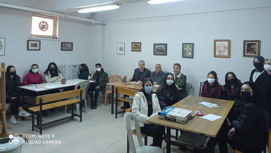 İlçe Milli Eğitim Müdürü Mehmet ÖLMEZ, Turgutlu Anadolu Lisesi görsel sanatlar sınıfını ziyaret etti.