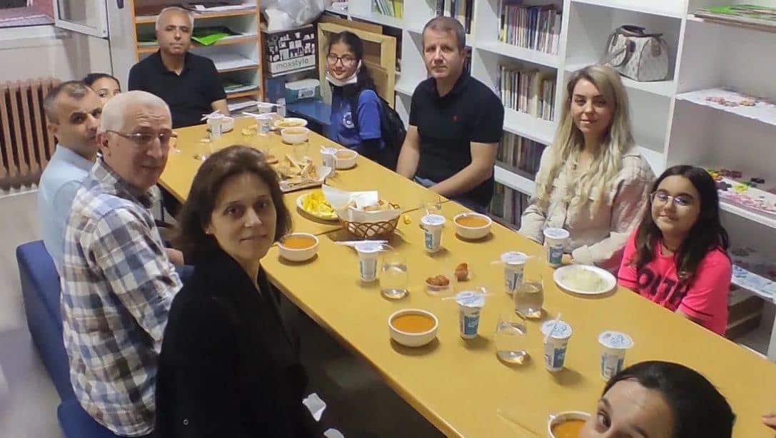 İlçe Milli Eğitim Müdürümüz Sayın Mehmet ÖLMEZ Turgutlu Bilim Sanat Merkezinin düzenlediği iftar yemeğine katıldı.