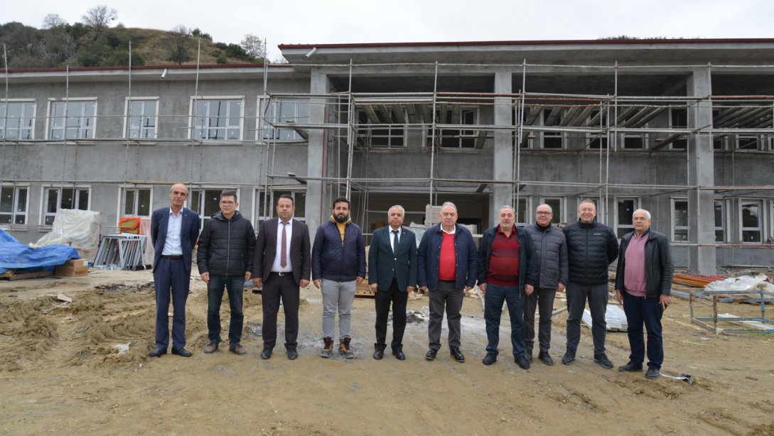 Türkiye Odalar ve Borsalar Birliği (TOBB) tarafından Ergenekon Mahallesi'nde yapımı devam eden 8 derslikli anaokulunu ziyaret gerçekleştirildi. 