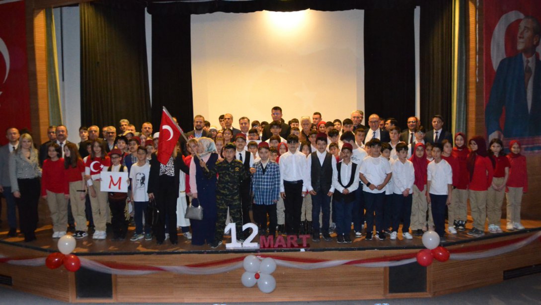 İstiklal Marşı'nın Kabulü ve Mehmet Akif Ersoy'u Anma ilçe programı Mesadet Özcan konferans salonunda gerçekleştirildi. 
