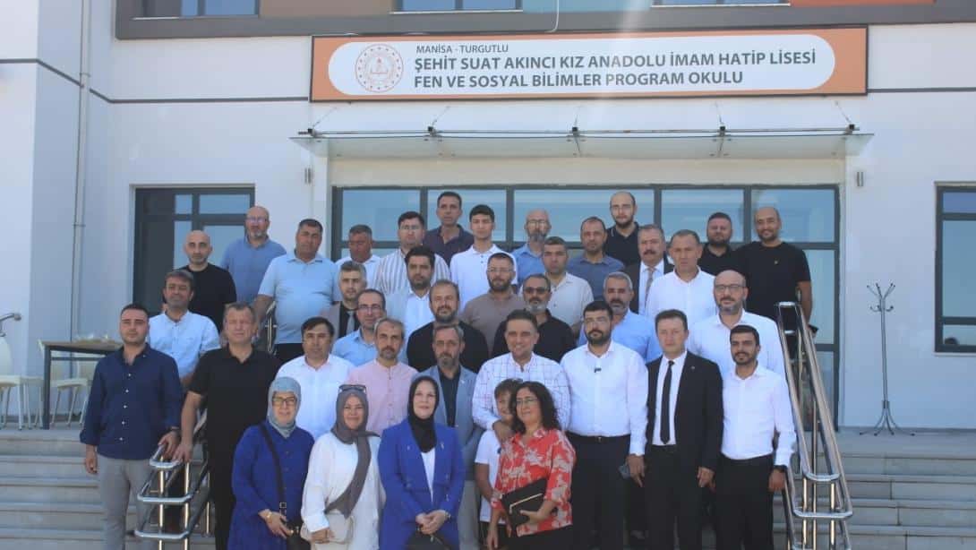 Manisa Milletveki Sn. Murat BAYBATUR İlçemiz Şehit Suat Akıncı Kız Anadolu İmam Hatip Lisesi'ni Ziayeret Etti.