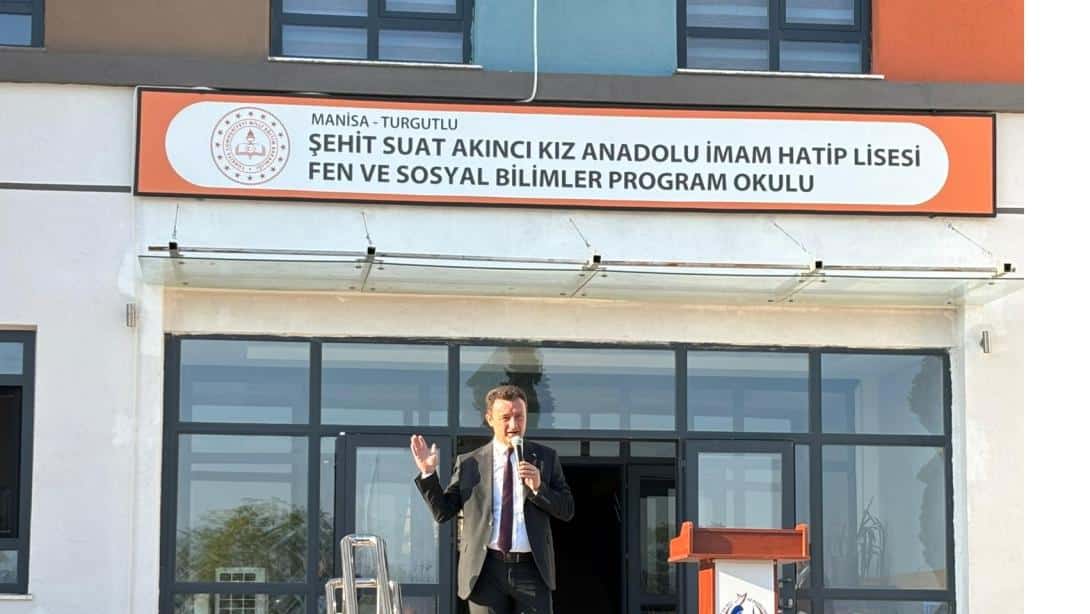İlçe Milli Eğitim Müdürümüz Serdar DİNCER, 2025-2026 Eğitim Öğretim Yılının İlk Bayrak Törenine Şehit Suat Akıncı Kız Anadolu İmam Hatip Lisesinde Katıldı.